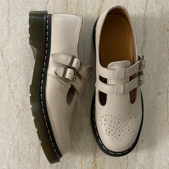 New Dr. Martens 8065 Virginia Leather MARY JANE Shoes. - Picture 9 of 16
